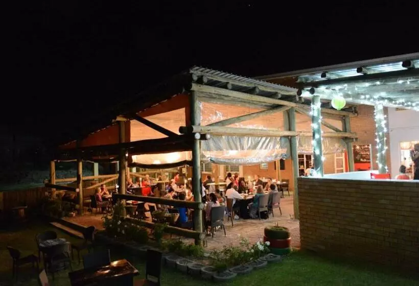 هتل Hokahanya Inn & Conference Centre