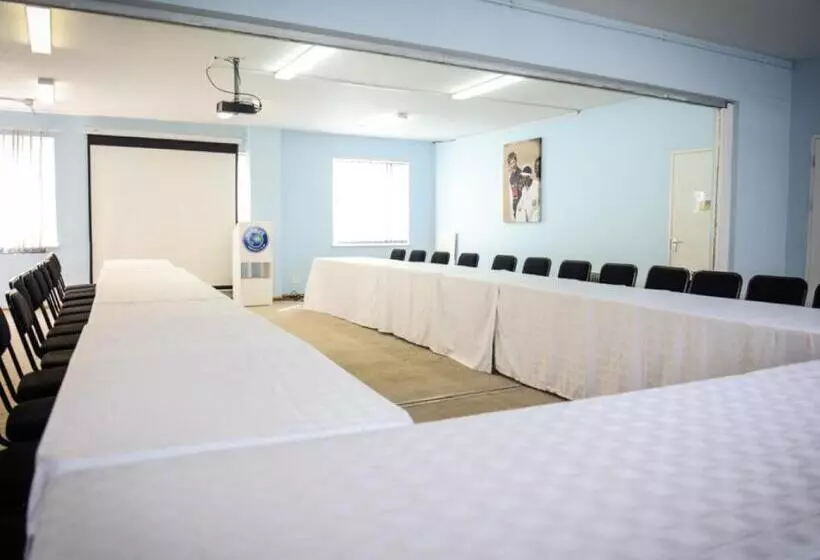 هتل Hokahanya Inn & Conference Centre