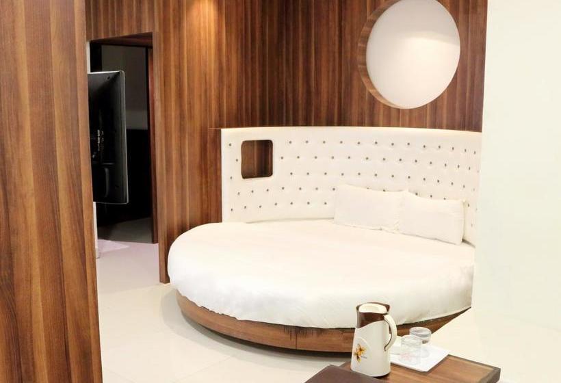 هتل Sudarshan City Walk