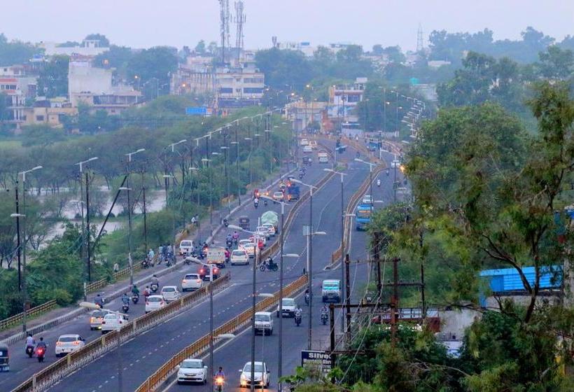 هتل Sudarshan City Walk