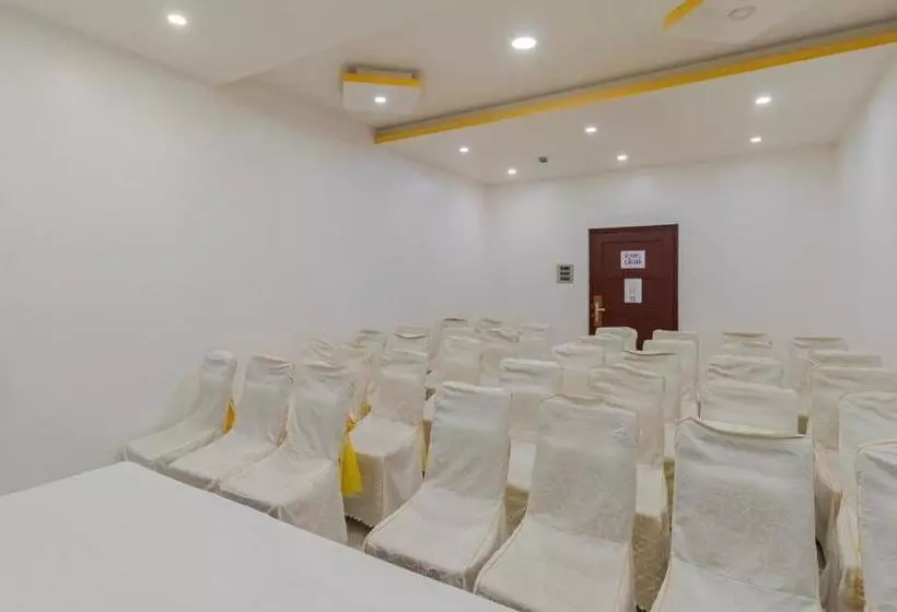 ホテル Treebo Premium Palmyra Milford, 2 Km From Alleppey Beach