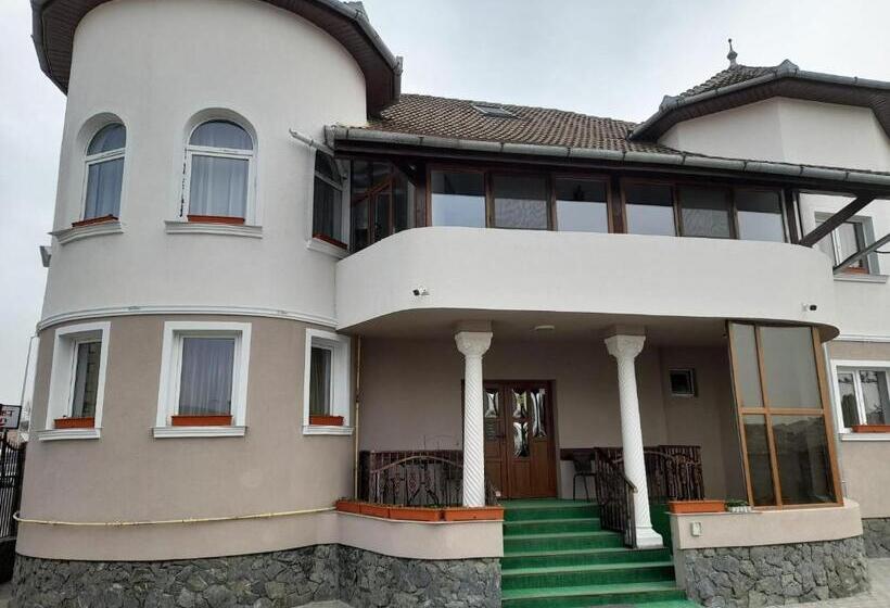 تختخواب و صبحانه Pensiunea Crown Royal