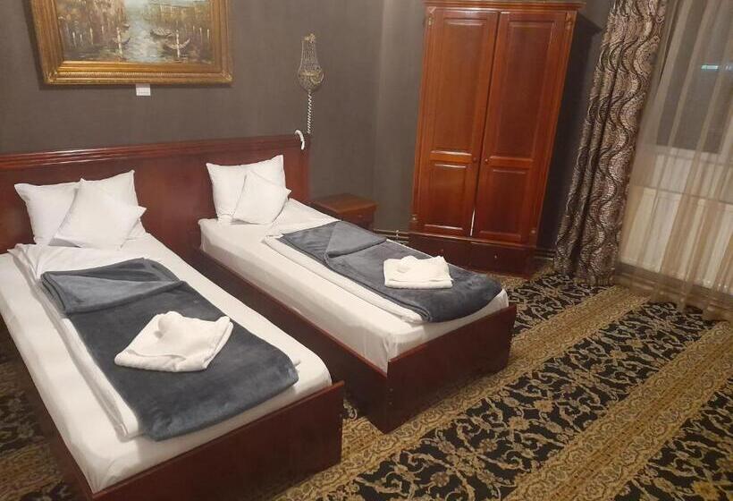 تختخواب و صبحانه Pensiunea Crown Royal