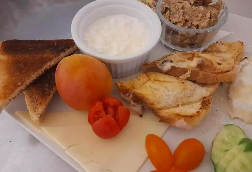 ベッドアンドブレックファースト Pensiunea Crown Royal