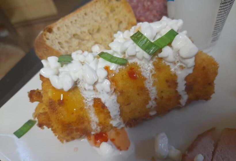 تختخواب و صبحانه Pensiunea Crown Royal