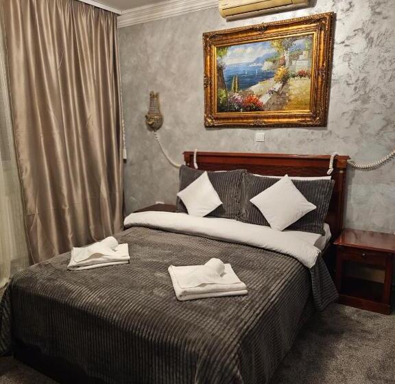 تختخواب و صبحانه Pensiunea Crown Royal