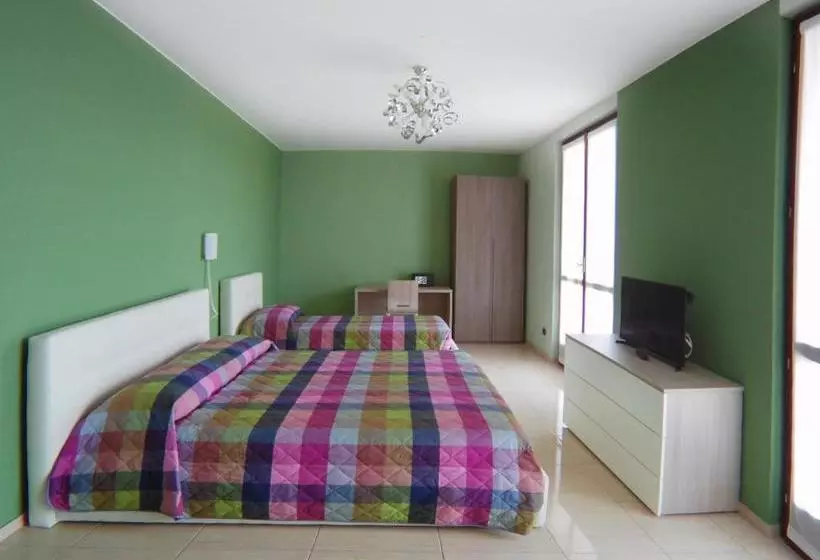 ベッドアンドブレックファースト La Tarantola