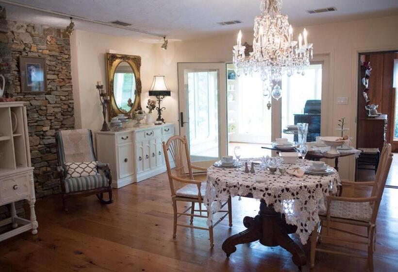 مبيت وإفطار The Inn At White Oak