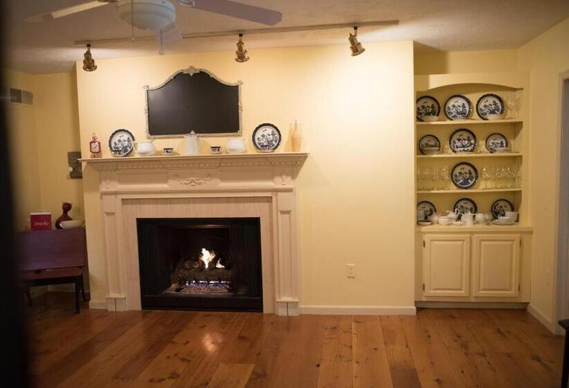 مبيت وإفطار The Inn At White Oak