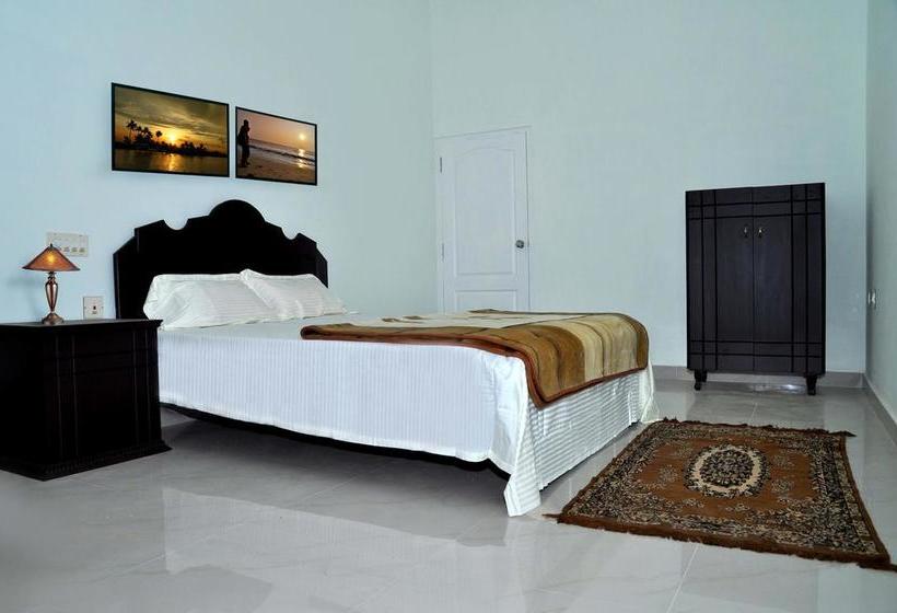 민박 The Malabar Beach Resort