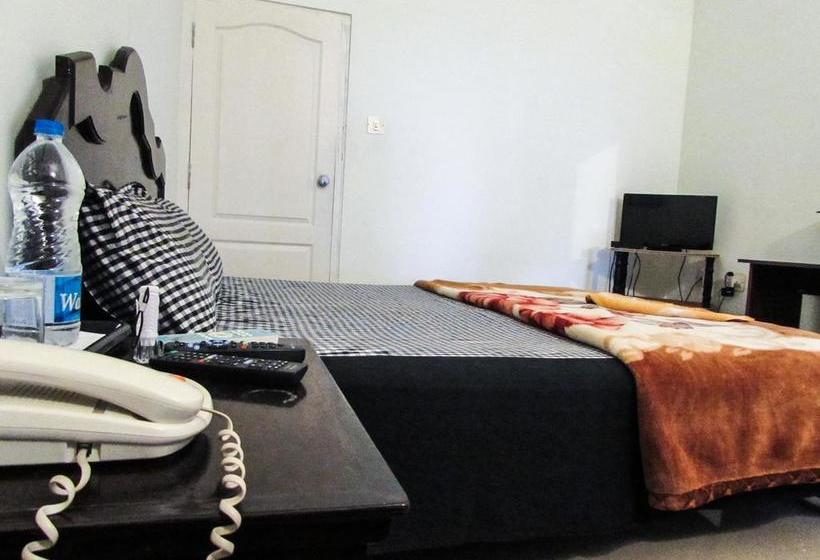 민박 The Malabar Beach Resort