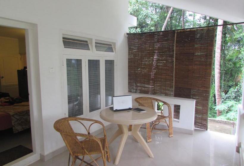 민박 The Malabar Beach Resort