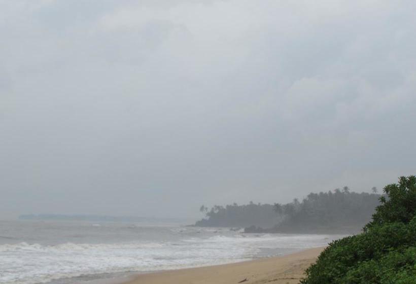 민박 The Malabar Beach Resort