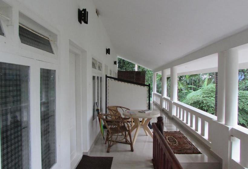 민박 The Malabar Beach Resort