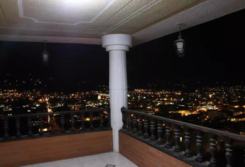 ホテル Hostal Mirador De Otavalo