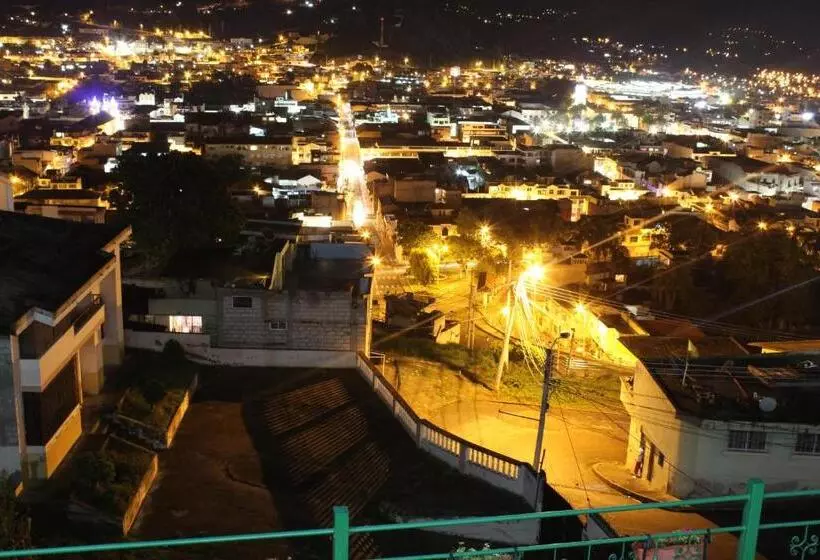 ホテル Hostal Mirador De Otavalo