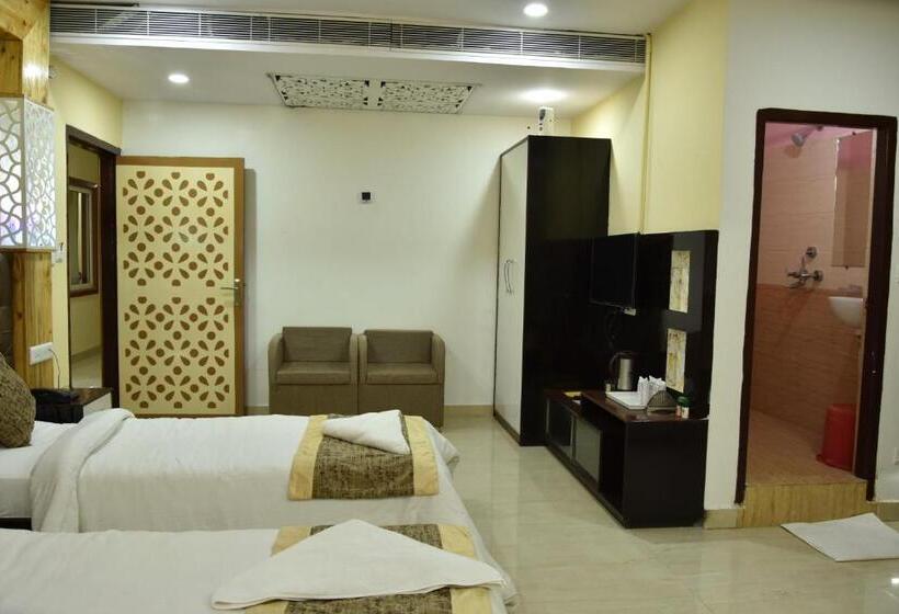 فندق Sarweshwary