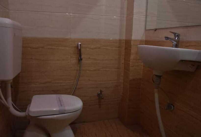 فندق Sarweshwary