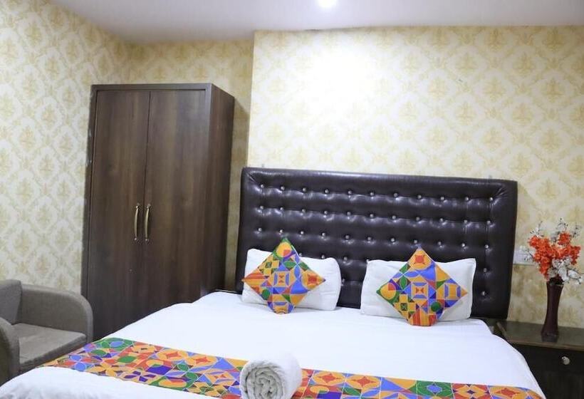 فندق Sarweshwary