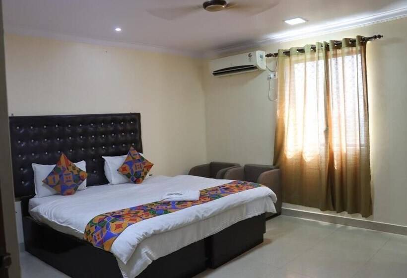 فندق Sarweshwary