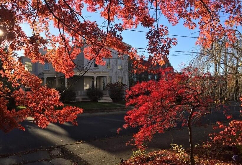 Hudson City Bed & Breakfast