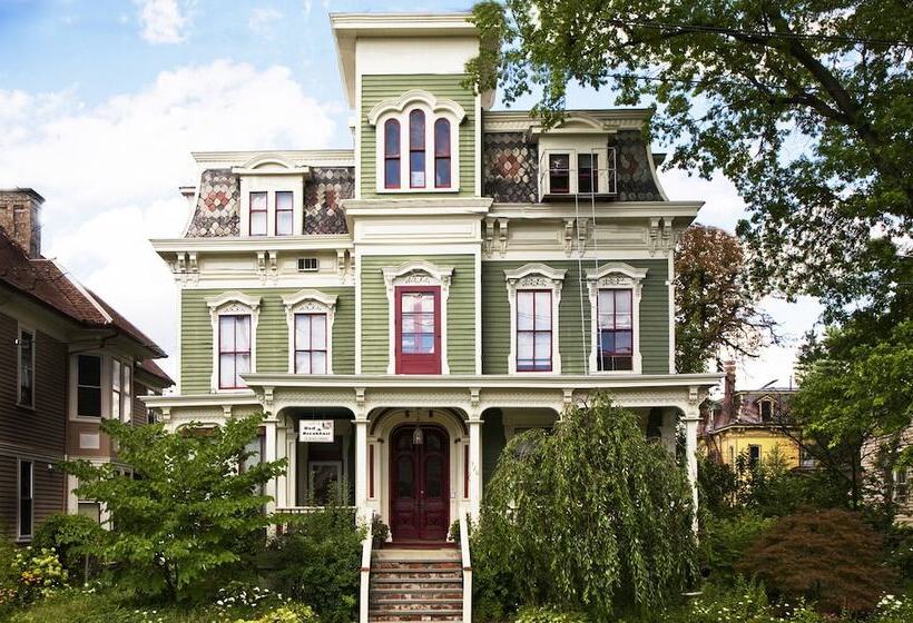 Hudson City Bed & Breakfast