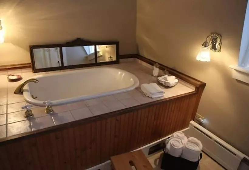 Hudson City Bed & Breakfast