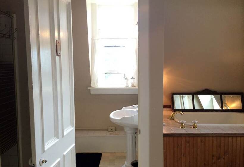 Hudson City Bed & Breakfast