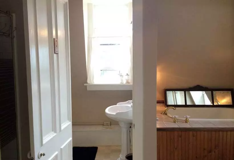 Hudson City Bed & Breakfast