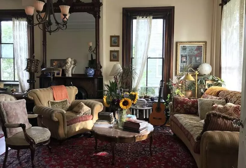 Hudson City Bed & Breakfast