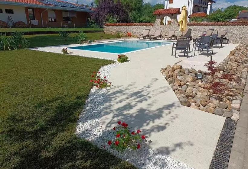 Aamiaismajoitus (B&B) Casa Pellis