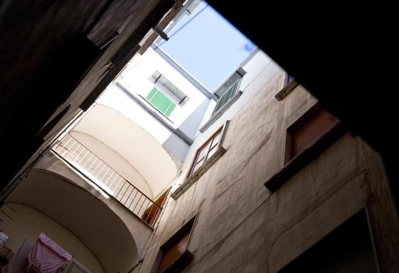 تختخواب و صبحانه Parthenope Suite