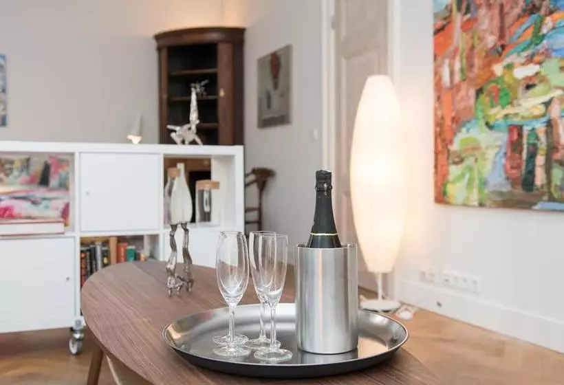 تختخواب و صبحانه Sleeping Beauty Apartment Amsterdam