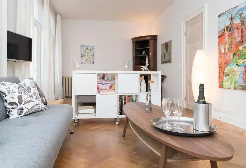تختخواب و صبحانه Sleeping Beauty Apartment Amsterdam