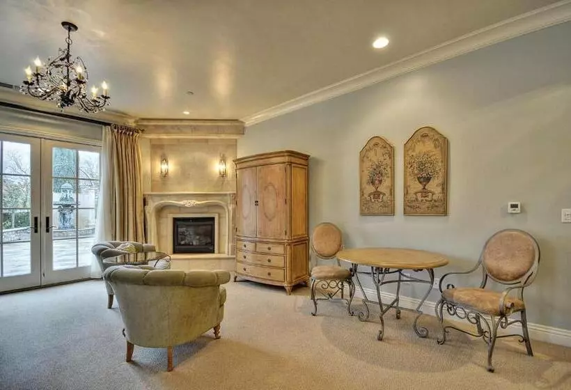تختخواب و صبحانه The Villa At Arden Hills