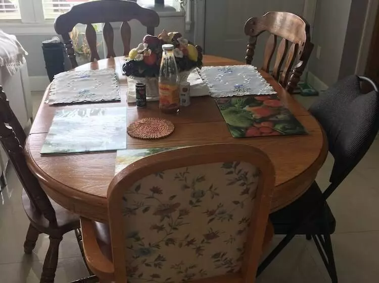 Bed and Breakfast Whitehouse Guesthouse