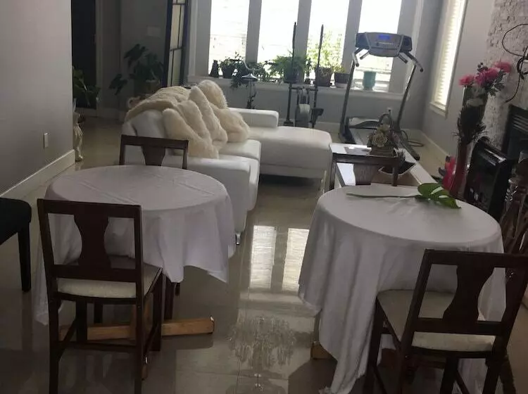 Bed and Breakfast Whitehouse Guesthouse