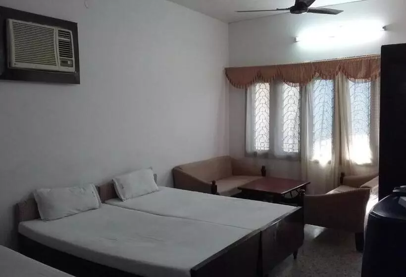 هتل Natraj