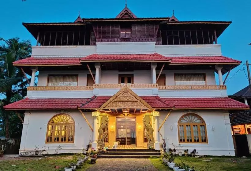 هتل Esha Heritage Inn