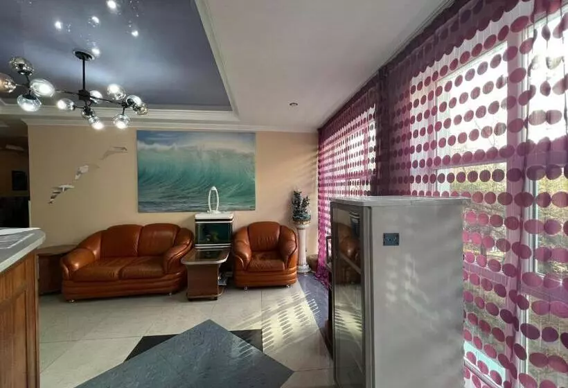 هتل Three Dolphins