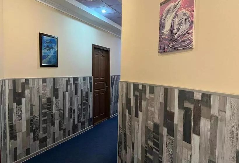 هتل Three Dolphins