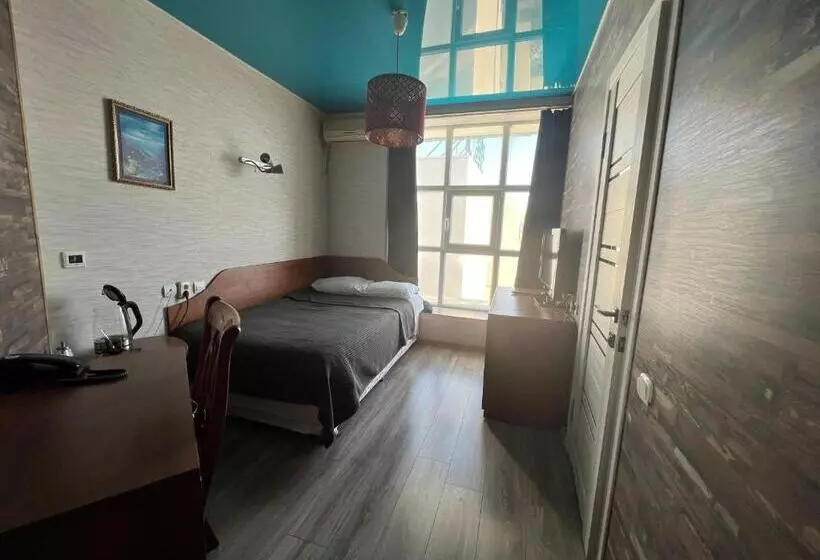 هتل Three Dolphins