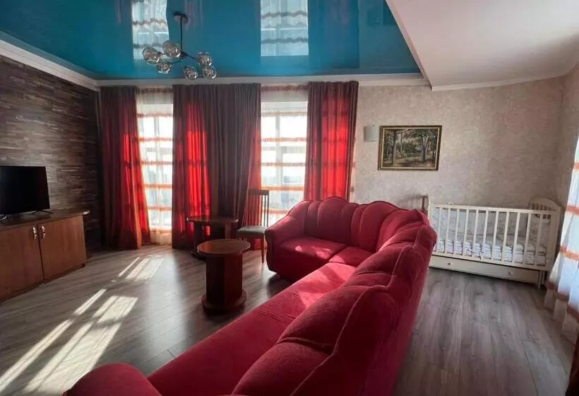 هتل Three Dolphins