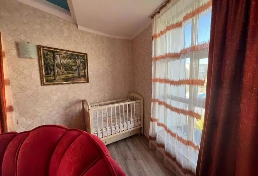 هتل Three Dolphins