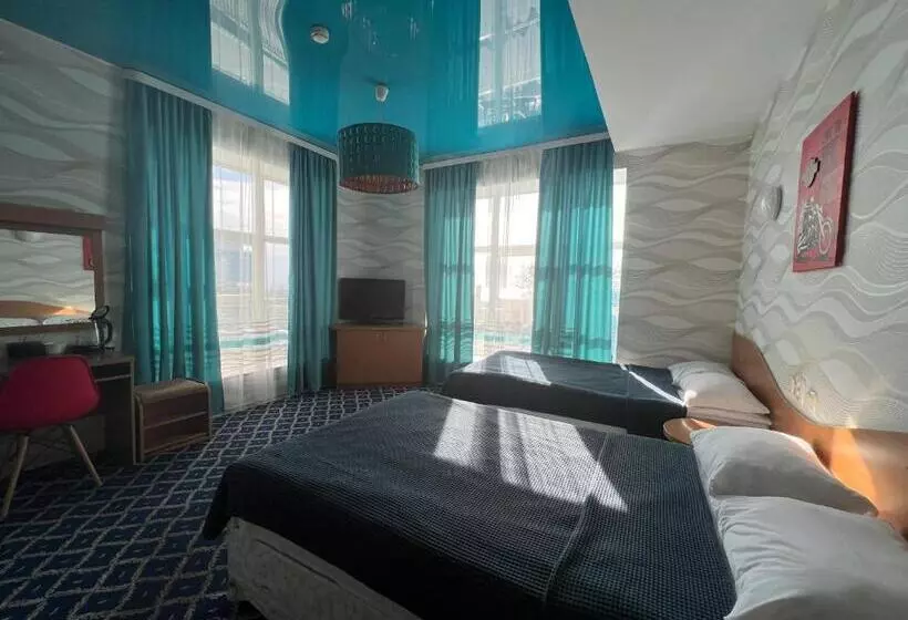 هتل Three Dolphins