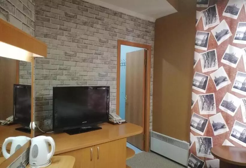 هتل Three Dolphins