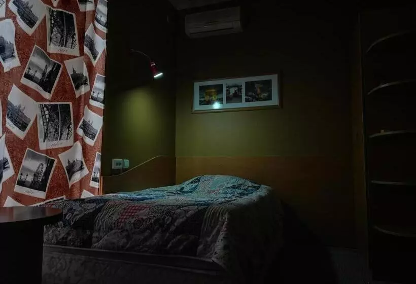 هتل Three Dolphins