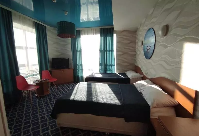 هتل Three Dolphins