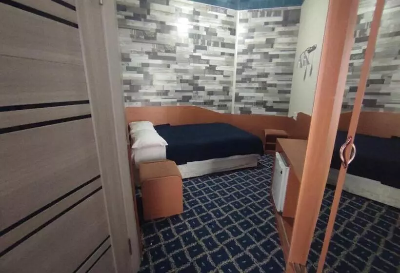 هتل Three Dolphins