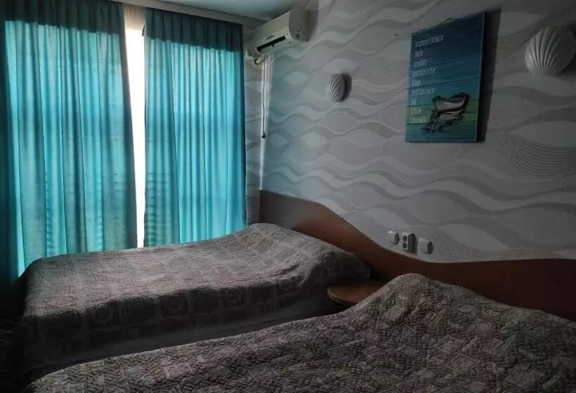 هتل Three Dolphins